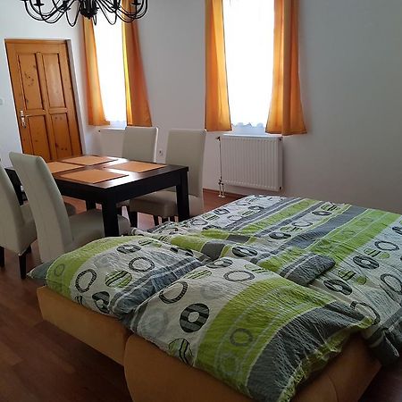 Apartman Kaszas Central Mosonmagyaróvár Buitenkant foto