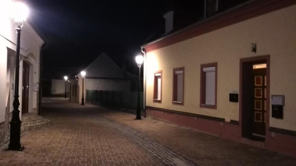 Apartman Kaszas Central Mosonmagyaróvár Buitenkant foto