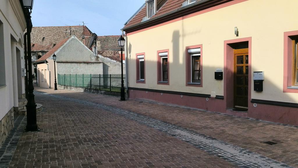 Apartman Kaszas Central Mosonmagyaróvár Buitenkant foto