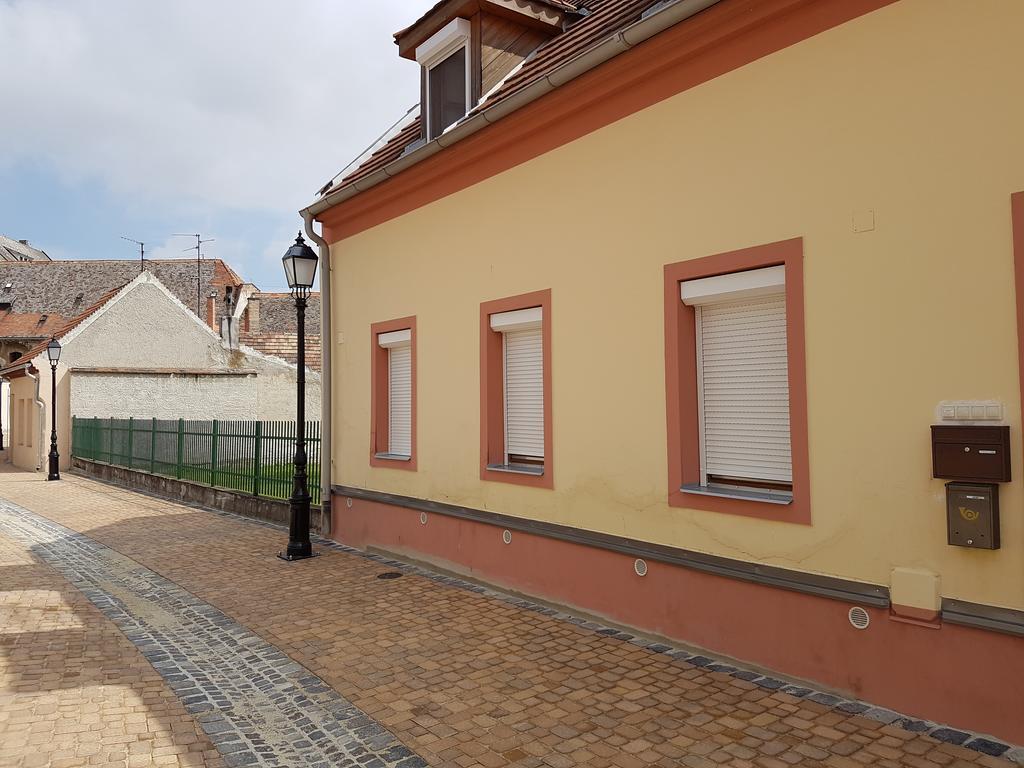 Apartman Kaszas Central Mosonmagyaróvár Buitenkant foto