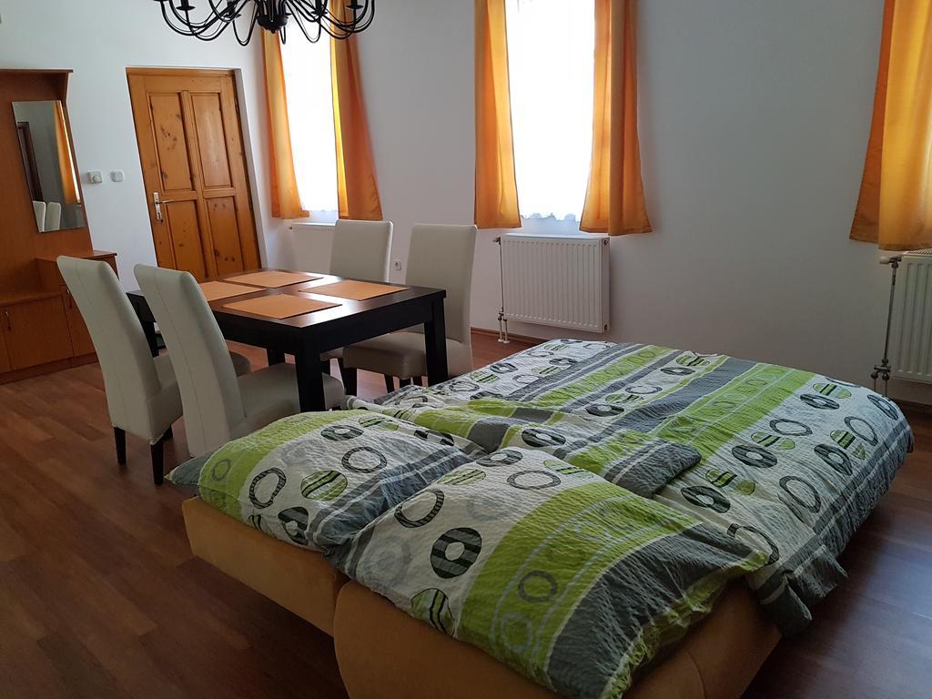 Apartman Kaszas Central Mosonmagyaróvár Buitenkant foto
